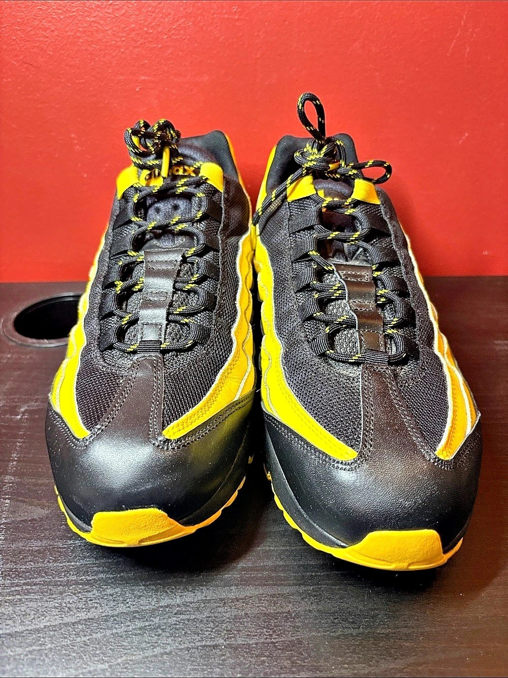 Nike Air Max 95 Black & Yellow Men's US 11 Sneakers